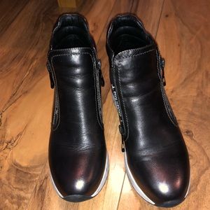 Wedge shoes, metallic black, heels